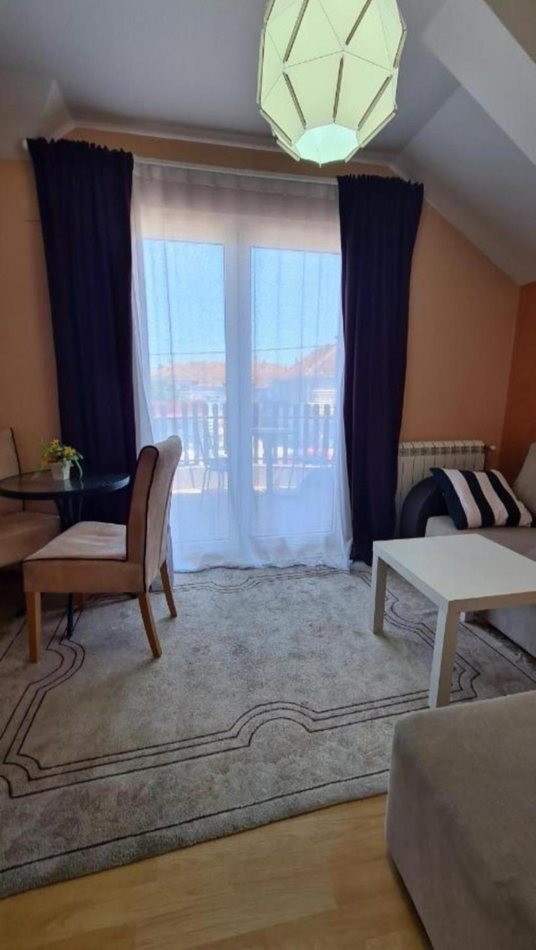 Lux Apartments With Pool Dex Zemun Polje Buitenkant foto